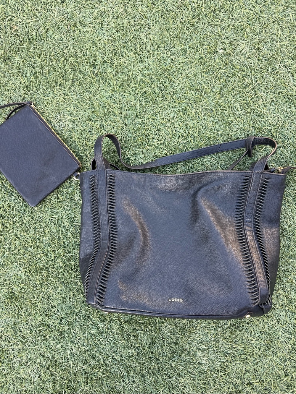 ✨ Lodis pebbled leather shoulder bag
